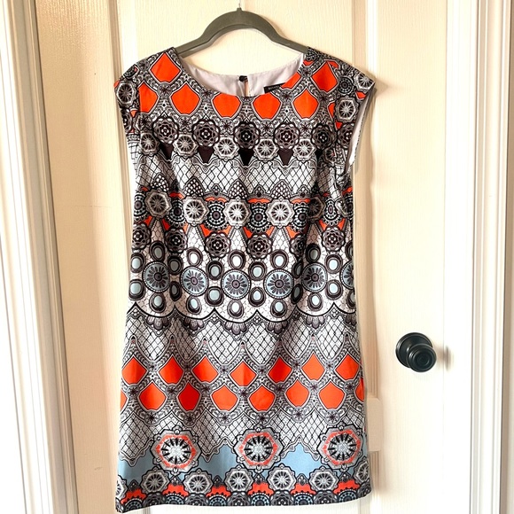BANANA REPUBLIC Geometric Print Shift Dress—SZ. 4 - Picture 9 of 10